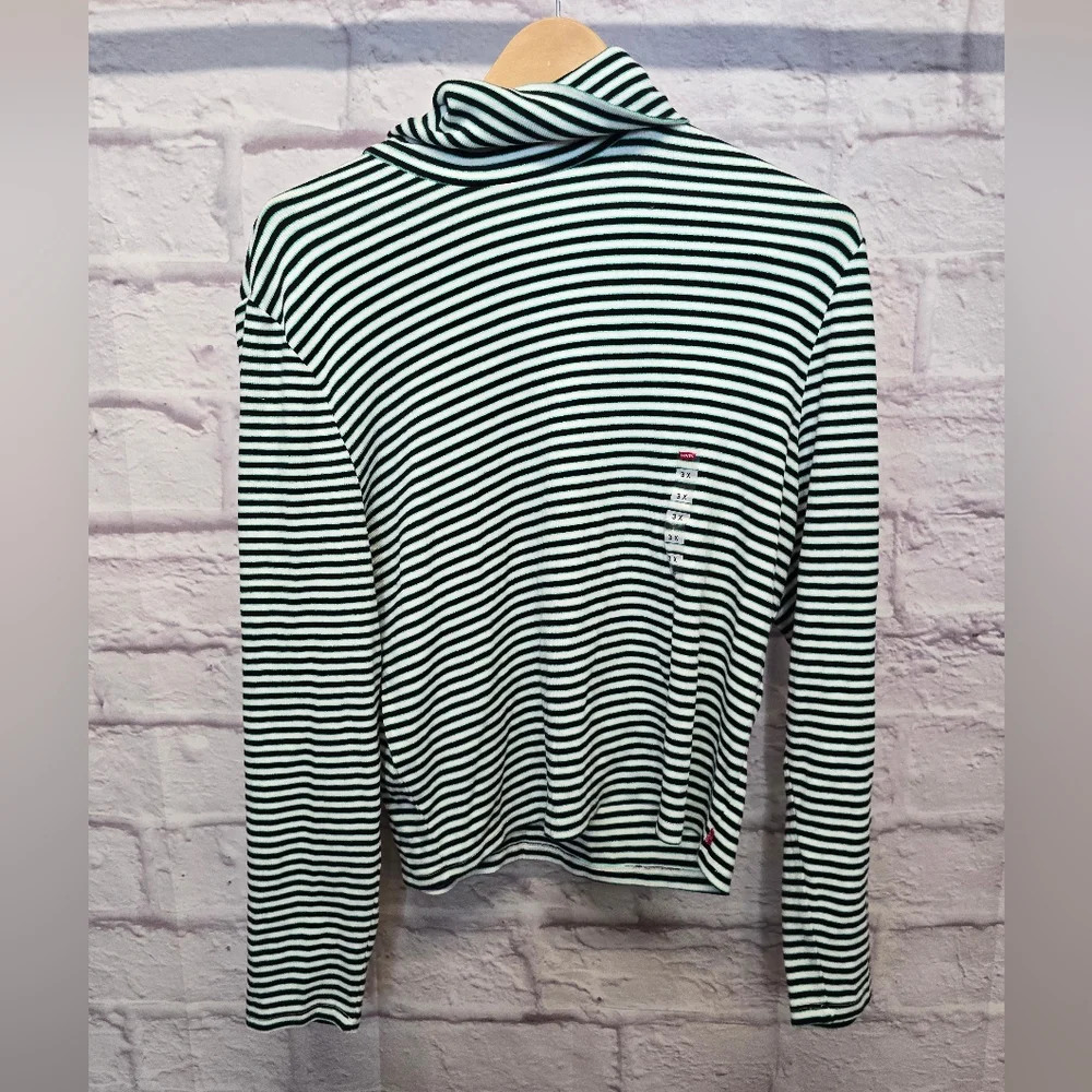 MWat Levi's Dreamy Turtleneck Crop Top Size 3X - Picture 4 of 5